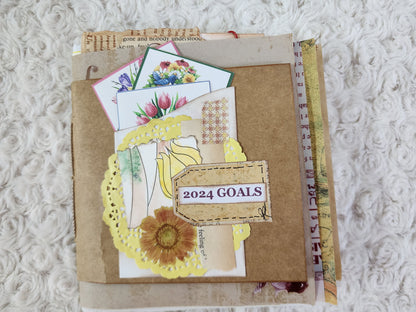 Scrappy Staggered Handmade Junk Journals Booklets Starter Kit NoteBook Gift Planner Set